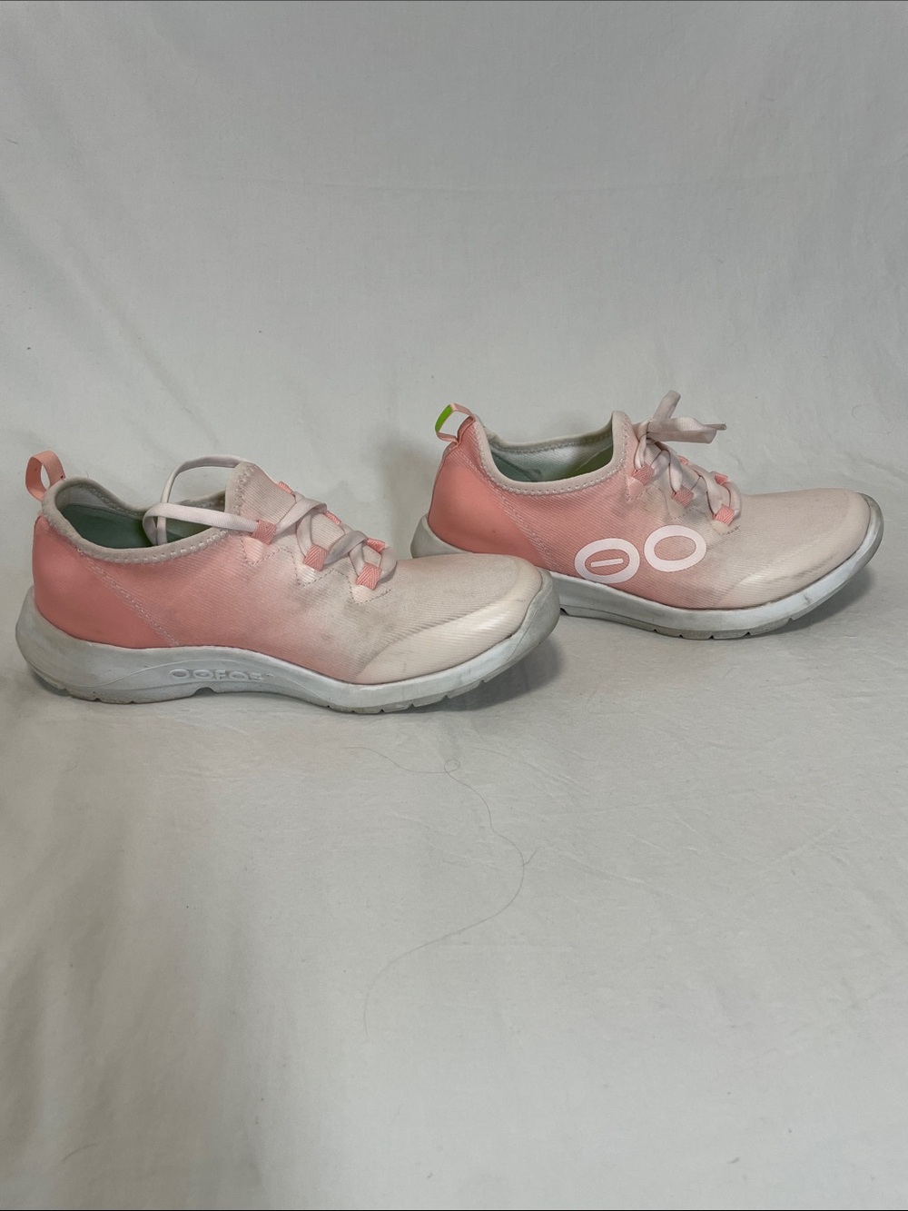 OOFOS Women’s “OOmg Sport Low Recovery” Pink & White Ombré Slip-On Sneakers, 7 - Picture 5 of 11